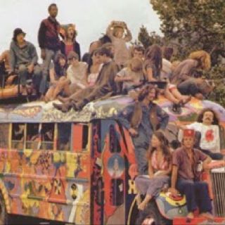 good old times Paz Hippie, Mundo Hippie, 60s Aesthetic, 60s Hippie, Hippie Bus, Hippie Lifestyle, Hippie Aesthetic, Hippie Culture, 70s Aesthetic