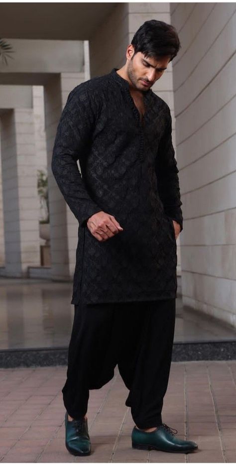 Gents Kurta Pajama, Black Kurta Outfit For Men, Black Kurta Men, Black Designer Kurta For Men, Black Kurta Pajama Design, Traditional Black Jamawar Kurta, Black Kurta Pajama With Shawl Men, Shadi Outfits, Men’s Black Kurta