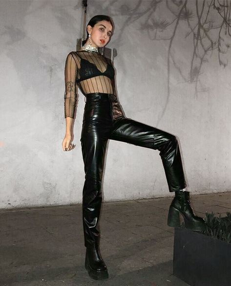 source: Instagram @daImatinka click to find the outfit pieces online. Techno Rave Outfit, Techno Clothes, Techno Style, Berlin Techno, Tech Outfit, Techno Outfit, Techno Fashion, Goth Outfit, Outfits Rave