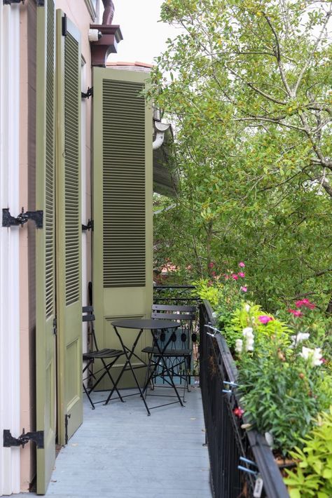 French Quarter Homes Interior, French Quarter Style Homes, New Orleans Courtyard Ideas Patio, French Quarter Interior Design, New Orleans French Quarter Houses, French Quarter Homes, Creole Townhouse, French Quarter Decor, French Doors With Transom