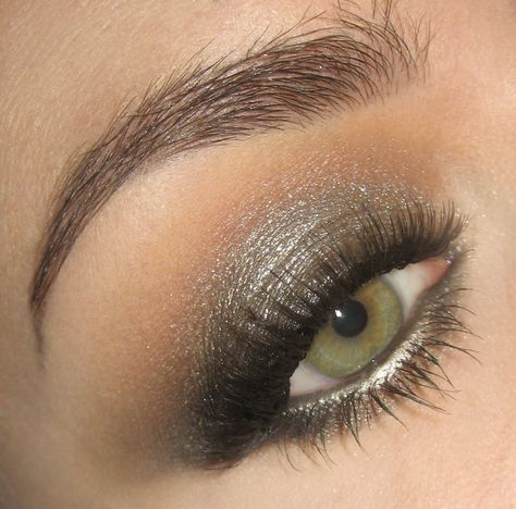 Fall 2013 Trend : Metallic smoke gunmetal makeup-- lovvvve this color for my eyes. def gotta find it Grey Smokey Eye, Makijaż Smokey Eye, Smokey Eye Makeup, Prom Makeup, Make Me Up, Make Up Ideas, Love Makeup, Beautiful Makeup, All Things Beauty