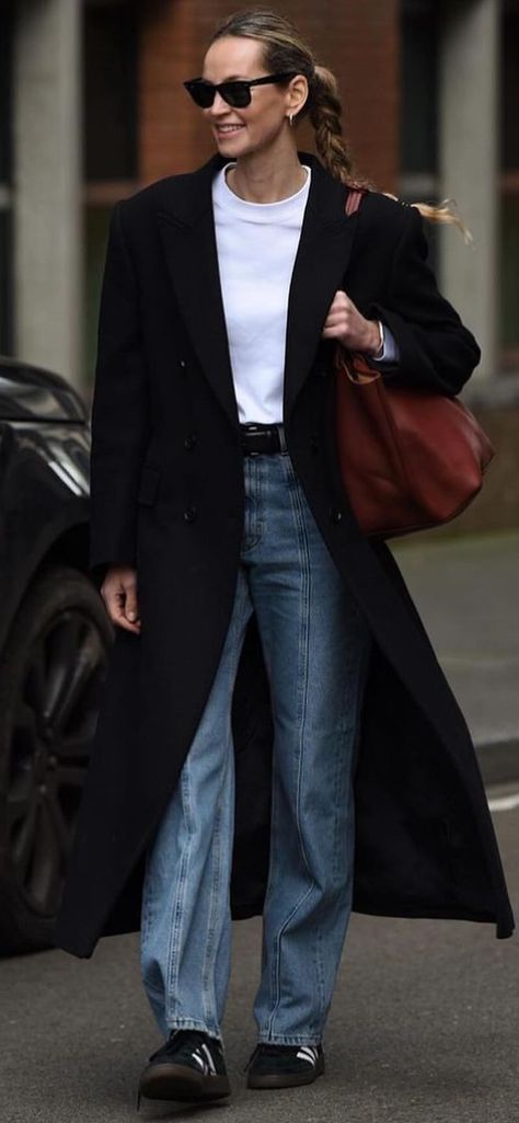 Timeless Street Style, Casual Chic Winter Outfits Street Style, Minimal Style Aesthetic, Fall Winter 2024 Street Style, Winter 2024 Street Style, Autumn Street Style 2024, New York Street Style Fall 2024, Street Style Fall 2024, Fall 2024 Street Style