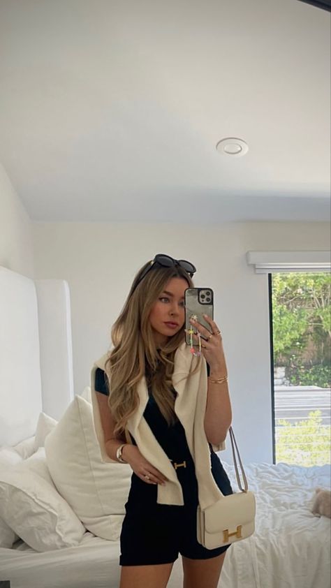 Sierra Furtado Instagram, Sierra Furtado Outfits, Hermes Belt Outfit, Errands Outfit Spring, Outfit Mood Board, Europe Fall Outfits, Summer Denim Outfits, Outfits For 2023, Basic Girl Outfit