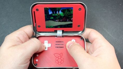 How to Build a Tiny DIY Game Console Into an Altoids Tin Diy Game Console, Portable Console, Altoids Tin, Penny Arcade, Altoids Tins, Diy Tech, Mini Flashlights, 3d Printing Diy, Pi Projects