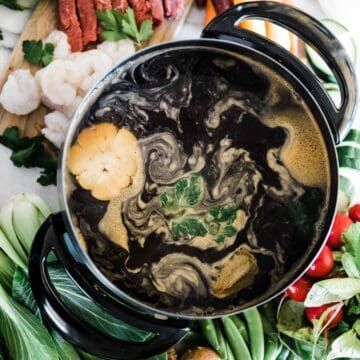 Broth Fondue, Broth Fondue Recipes, Fondue Broth, Easy Fondue Recipes, Fondue Ideas, Fish And Veggies, New Dinner Recipes, Fondue Night, Fondue Recipes Cheese