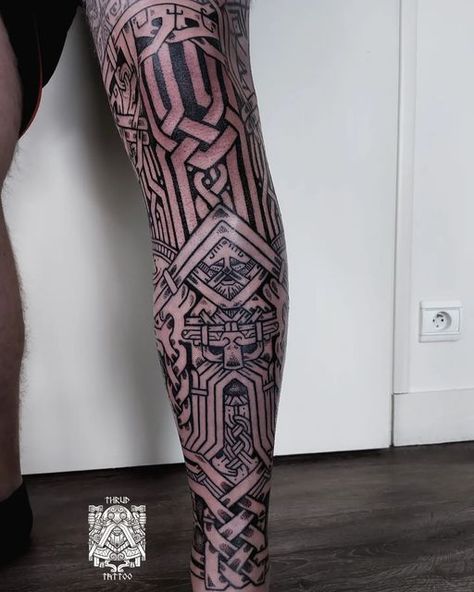 Thrud, Le Rouge-Barbe on Instagram: "• Dwarven business • Finally completed Maxime's leg with a big tribute to dwarves ! Started the leg a while back with a mask of Motsognir (First dwarf in norse mythology) to reach this point. You will mainly find dwarves doing... well, dwarvish things like mining, collecting minerals and so on :) #thrudtattoo #tattoo #tattoos #tatouage #art #norseart #video #instagram #inked #inkedgirl #inkedgirls #dwarves #dwarventattoo #norsetattoo #nordictattoo #vikingt Dwarven Tattoo Design, Dwarvish Tattoo, Viking Tattoo Leg, Norse Leg Tattoo, Dwarven Tattoo, Viking Leg Tattoo, Dwarven Art, Dnd Tattoo, Warhammer Dwarfs