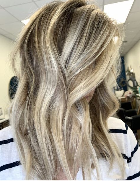 Root Highlights, Low Maintenance Blonde Hair, Low Maintenance Blonde, Natural Blonde, Dark Roots Blonde Hair, Hair Dark, Blonde Hair Inspiration, Natural Blondes, Hair Affair