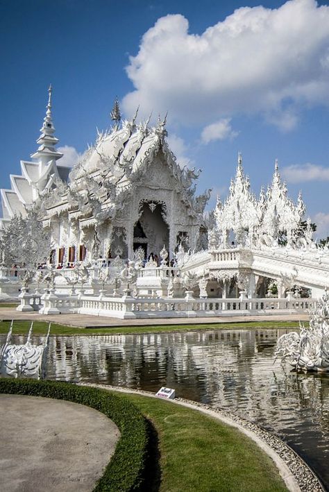 The White Temple Thailand, Temples In Thailand, Chiang Rai White Temple, Chang Rai Thailand, White Temple Thailand, Thailand Lifestyle, Thailand Temples, Thailand Guide, Chiang Rai Thailand