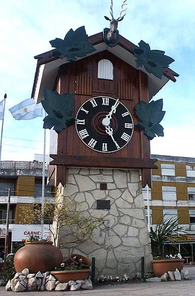 Reloj cucu, Villa Carlos Paz West Coast Canada, Sundials, Argentina Travel, Instagram Wallpaper, Beautiful Dream, Historical Place, Clock Tower, Cuckoo Clock, Nature Travel