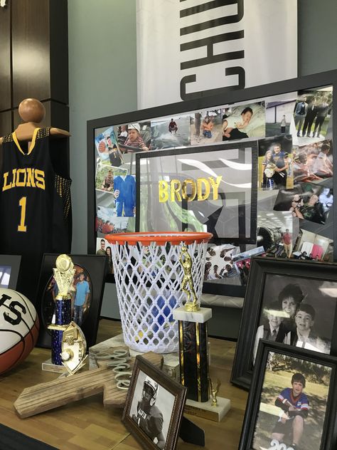 Basketball Senior Night Table Ideas, Senior Night Table Display Basketball, Senior Table Ideas Sports, Basketball Table, Senior Table, Boys High School Graduation Party, Graduation Display, Night Basketball, Senior Banquet