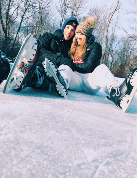 Hockey Couple Goals, Hockey Couple, Hockey Bf, Girl Language, Country Couple Pictures, Country Relationship Goals, Hockey Girlfriend, Hockey Pictures, Hockey Girl