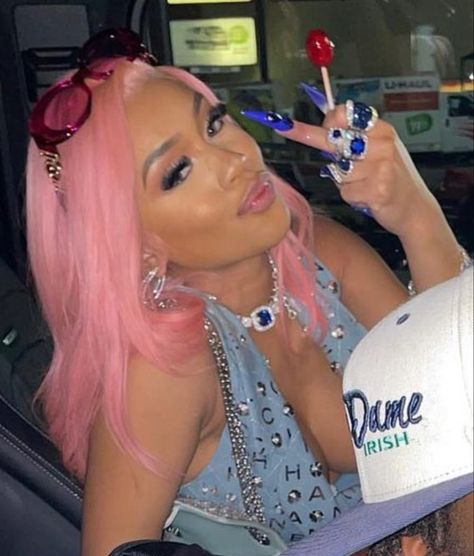 Saweetie Icy Grl Aesthetic, Sweetie Icy Girl, Icy Aesthetic, Saweetie Icy Grl, Cartoon Rappers, People References, Icy Girl, Glitter Pictures, Gallery Dept