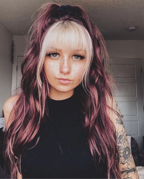 Dark Purple Hair With Lavender Money Piece, Split Dyed Hair Blonde And Purple, Plum Hair Color With Money Piece, Wine Hair With Money Piece, Purple Hair Blonde Money Piece, Money Piece Hair Color Ideas, Purple Hair With Blonde Money Piece, Plum Hair With Money Piece, Burgundy And White Hair