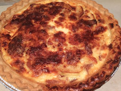 Apple Quiche, Gouda Quiche, Apple Gouda, Breakfast Quiche Recipes Easy, Bacon Quiche Recipe, Cozy Books, Breakfast Quiche Recipes, Quiche Recipes Easy, Bacon Quiche