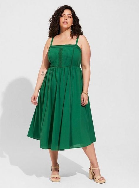 Midi Voile Pleated Bodice Sundress in Green #dresstoimpress #dresstoimpressideas #outfits #dtiyschallenge #roblox #picnic\. Find out more here 👉 https://whispers-in-the-wind.com/ultimate-guide-dress-to-impress-for-every-occasion/?impress455 Plus Size Vacation Outfits, Green Flowy Dress, Plus Size Resort Wear, Sundress Dress, Pleated Bodice, Torrid Dresses, Flowy Dress, Orange Dress, Green Jacket