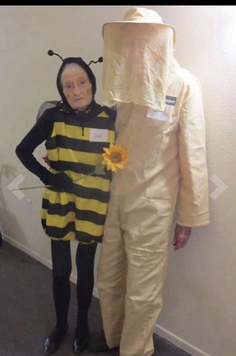 Beekeeper Costume, Couples Halloween Costume, Couples Halloween, Trending Memes, Viral Videos, Halloween Costume, The Magic, Funny Jokes, Halloween Costumes