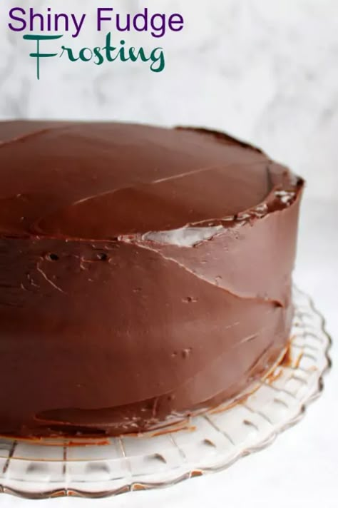 No Butter Chocolate Frosting, Smooth Chocolate Frosting, Cooked Fudge Frosting, Fudgy Frosting Recipe, Fudge Icing For Cake, Chocolate Icing Recipe For Cake, Best Chocolate Fudge Frosting, Chocolate Fudge Frosting Recipe, Fudge Icing Recipe