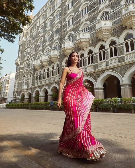 Saree Wedding Bridal, Simple Saree Designs, Indian Outfits Lehenga, Indian Fashion Trends, Casual Indian Fashion, Simple Sarees, Indian Fashion Saree, Saree Designs Party Wear, Indian Dresses Traditional