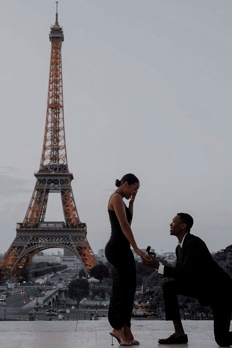 Proposal Pictures, Vision Board Images, Wedding Proposals, Paris Aesthetic, Couples Vibe, Marriage Proposals, Romantic Getaways, Love Images, Travel Couple