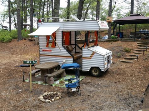 I made this for my family and i to cruise around the campground in. 1999 Club Car DS Winnerbago - Imgur Golf Cart Decorations, Halloween Camping, Custom Golf Carts, Outside Bars, Golf Car, Go Carts, Custom Golf, Trunk Or Treat, Golf Cart