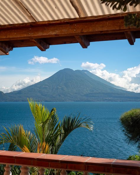 Guatemala Volcano Hiking, Central America Aesthetic, Acatenango Volcano, Guatemala Aesthetic, Guatemala Trip, Volcano Hike, Colombia Trip, Lake Atitlan Guatemala, Group Trip