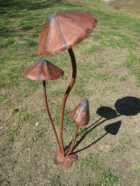 Giant Mushrooms Metal Garden Sculpture Metal Sculpture Artists, Welded Art, Metal Sculptures Garden, Welding Art Projects, Metal Tree Wall Art, Metal Welding, Metal Yard Art, Metal Garden Art, Sculpture Metal