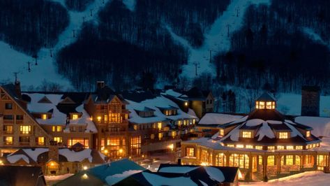 Vermont town dubbed one of the best places to travel worldwide in February Stowe Vermont Winter, Vermont Skiing, Skiing Fashion, Vermont Ski Resorts, Ski Lifestyle, Landmarks Around The World, Vermont Winter, Best Winter Vacations, Winter Town