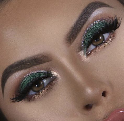 Barristers Ball, Green Eyeshadow Looks, Green Dress Makeup, Christmas Party Makeup, Green Eyeshadow Look, Festive Makeup, Xmas Makeup, Christmas Eyeshadow, Party Eyes