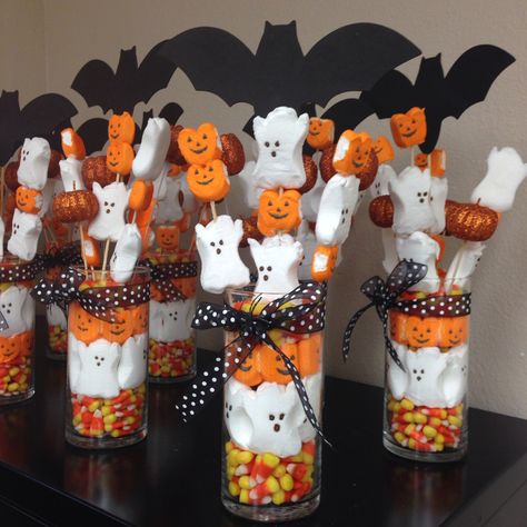 Halloween Centerpieces made with Peeps and candy corn! Easy diy and very inexpensive. @peepsbrand Candy Corn Centerpiece Ideas, Halloween Gender Reveal Centerpieces, Halloween Balloon Centerpieces, Peeps Halloween, Diy Halloween Party Ideas, Kids Centerpieces, Halloween Party Centerpieces, Halloween Party Ideas For Kids, Easy Halloween Games