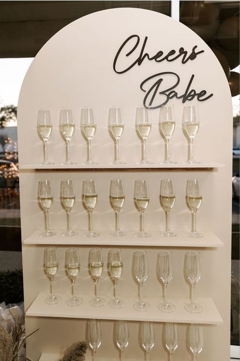 Diy Champagne Wall, Party Rental Ideas, Diy Projects Decor, Mexican Bridal Showers, Bridal Shower Champagne, Champagne Wall, Diy Drinks, Event Props, Wine Wall