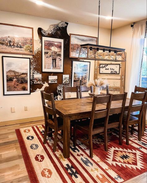 Western Home Decor Dining Room, Ranch Home Dining Room, Western Dinning Room Table, Dining Room Western, Boho Western Dining Room, Western Dinning Room Decor, Western Kitchen Ideas Rustic, Small Western Kitchen Ideas, Western Dining Room Ideas