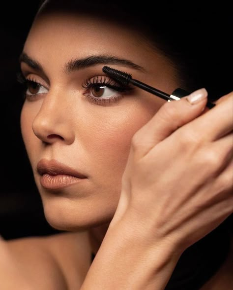 Vogue Makeup, Kendall Jenner Face, Make Up Lips, Kendall Bella, Queen Energy, Espresso Martinis, Mascara Tips, Kendall Jenner Outfits, Kendall And Kylie Jenner