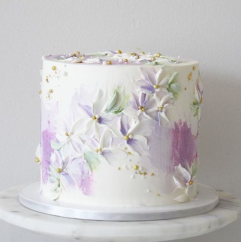 @soulcakeshop ● Lilac garden 💜 . . . . . . #buttercreamflower #buttercreampainting#cakecakecake #weddingcake #cakedesign… Soul Cake, Violet Cakes, Lilac Garden, Violet Garden, Buttercream Decorating, Beautiful Cake Stands, 40th Birthday Cakes, Cake Decorating Designs, Buttercream Flowers