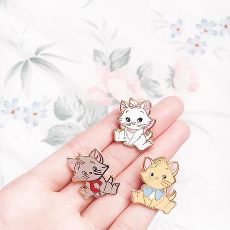 Disney Enamel Pins, Georgie Porgie, Disneyland Pins, Disney Pin Trading, Disney Merch, Pretty Pins, Disney Trading Pins, Disney Life, Cool Pins