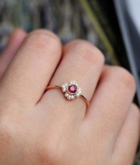 Ruby Engagement Ring Vintage, Garnet Wedding, Diamond Wedding Jewelry, Flower Cluster, Gold Diamond Wedding Band, Aquamarine Engagement Ring, Gold Ring Designs, Gold Rings Jewelry, Ringe Gold