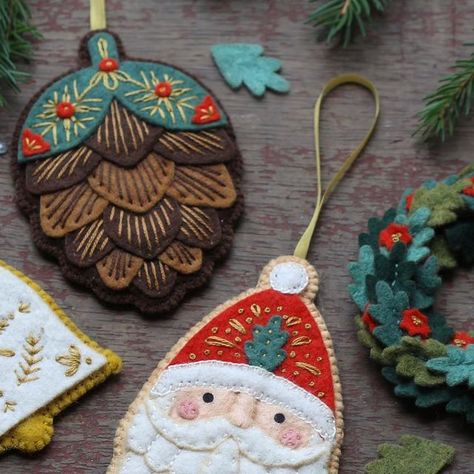 Felt Embroidery Advent Calendar by Kirikipress Felt Picture Frame Ornament, 12 Days Of Christmas Felt Ornaments, Felt Diy Christmas Ornaments, Felt Sweater Ornament, Felt Nutcracker Ornaments, Diy Velvet Ornaments, Christmas Needle Felting Ideas, Free Felt Patterns, Christmas Felt Crafts