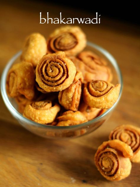 bhakarwadi Bhakarwadi Recipe, Veg Appetizers, Low Carbohydrate Recipes, Spicy Snacks Recipes, Breakfast Recipes Indian, Spicy Snacks, Garlic Recipes, Indian Sweets, Indian Snacks