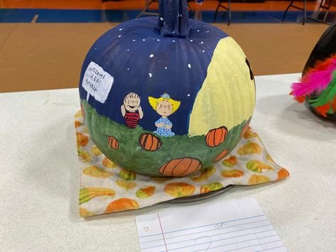 Charlie Brown Painted Pumpkin, Charlie Brown Pumpkin Painting, Charlie Brown Pumpkin, Pumpkin Painted, Halloween Pumpkin Diy, Creative Pumpkin Decorating, Cute Pumpkin Carving, Pumpkin Diy, The Great Pumpkin