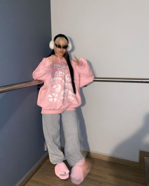 Pink Tomboy Outfit, Pink Tomboy, Kpop Streetwear, Tomboy Outfit, Stylish Fall Outfits, Oversized Outfit, Cute Lazy Outfits, Girlie Style, Classy Casual Outfits