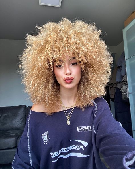 Whatevs 👩🏼‍🦱 _ _ Blonde afro girl, blonde afro, blonde 3c curly hair, blonde fro, blonde curls, 3c curls, 4a curls Blonde 4b Hair, Curly Hair Fro, Blonde Afro Hair, Blonde Curly Hair Black Women, Blond Afro, Curly Hair White Girl, 4a Curls, 3c Curls, Curly Hair Blonde