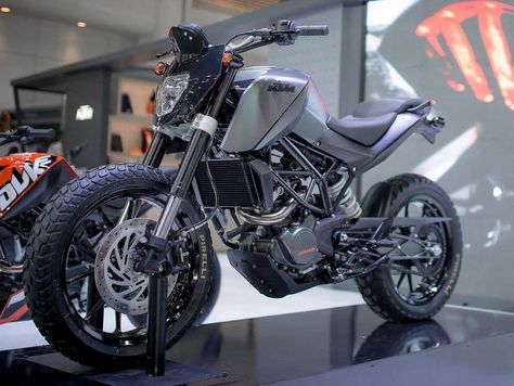 A look at some of the recommended modifications and upgrades for the KTM Duke 200 and 390 along with images of custom works. Ktm Duke 200 Modified, Duke 200 Modified, Ktm Cafe Racer, Duke Lover, Bike Modified, Adv Motorcycle, Adventure Bike Motorcycles, Ktm 200, Ktm Duke 200