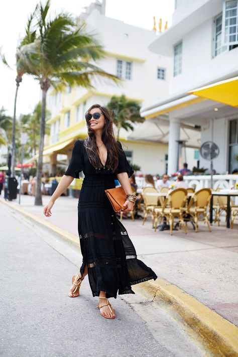 The first time I was traveling to  Miami - I naively thought it was just a cheesy town where everyone drank all day and partied all night. Miami Style Outfits, Miami Outfits Night, Miami Outfit, Traveling Fashion, Fall Fashion Skirts, Outfits New Year, Miami Outfits, Miami Fashion, Dinner Outfits