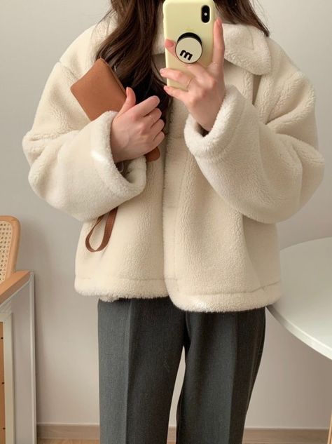 Winter University Outfits, Beige Leather Jacket Outfit, Korean Fashion Women Dresses, Korean Casual Outfits, Winter Outfit Inspiration, Fur Coats, Coat Outfits, 가을 패션, Autumn Outfit