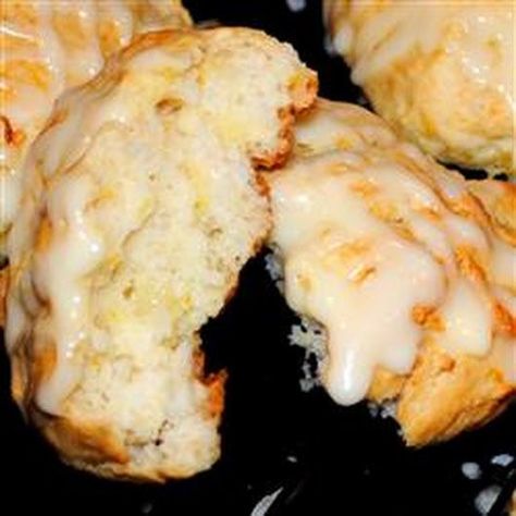 Tender scones bursting with sweet pineapple flavors! (scheduled via http://www.tailwindapp.com?utm_source=pinterest&utm_medium=twpin) Pineapple Scones, Hp Sauce, Pane Dolce, Scones Recipe, Cayenne Pepper, Sweet Roll, Scone Recipe, Breakfast Breads, Bread Rolls