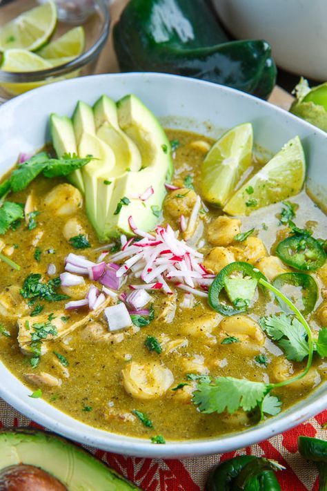 Pozole Verde de Pollo (Green Mexican Hominy and Chicken Soup) Green Pozole, Posole Recipe, Pozole Verde, Pozole Recipe, Mexican Soup Recipes, Mexican Soup, Mexican Cooking, Hispanic Food, Chicken Soup Recipes