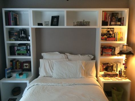 Book Case Headboard Ideas, Book Shelf Headboard Ideas, Bed Bookshelf Headboard, Built In Shelving Around Bed, Book Shelf Headboard, Bed Bridge Bookcase, Shelves Around Bed, Coral Bedroom, Bedroom Built Ins