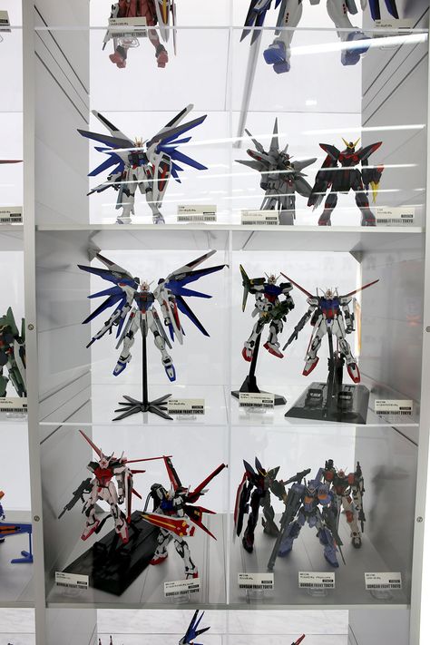 Gunpla Display Cabinet, Gundam Display Shelf, Display Toys Collection, Gundam Collection Display, Gundam Figure Toys, Gundam Display Ideas, Gunpla Display, Gundam Display, Gunpla Collection