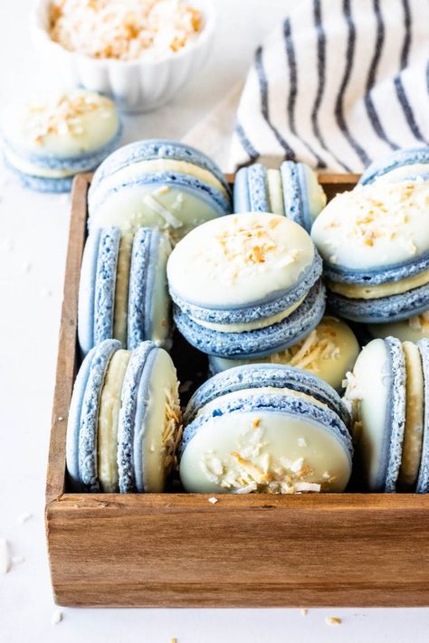 Coconut Macarons #coconut #macarons #glutenfree #frenchmacaron #whitechocolate #ganache #cookies #treats #sweets Coconut Macarons, Pies And Tacos, Blue Macarons, White Chocolate Coconut, Macaron Template, Macaron Flavors, How To Make Macarons, Macaron Cookies, French Macaroons