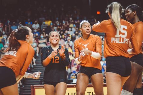 Texas Volleyball, Ut Longhorns, Volleyball Jerseys, Volleyball Shorts, Dream College, Texas Longhorn, Cheer Team, Women Volleyball, Volleyball Team