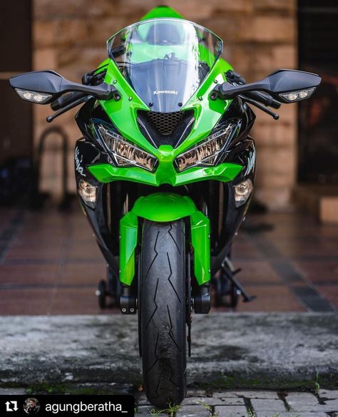 Kawasaki Motor Indonesia on Instagram: “Happy Sunday Kawasaki Lovers #NinjaZX6R #Repost @agungberatha_” Ninja Bike, Kawasaki Motor, Kawasaki Zx10r, Cool Dirt Bikes, Kawasaki Bikes, Ninja Zx6r, Nightclub Aesthetic, Bike Aesthetic, Super Bike